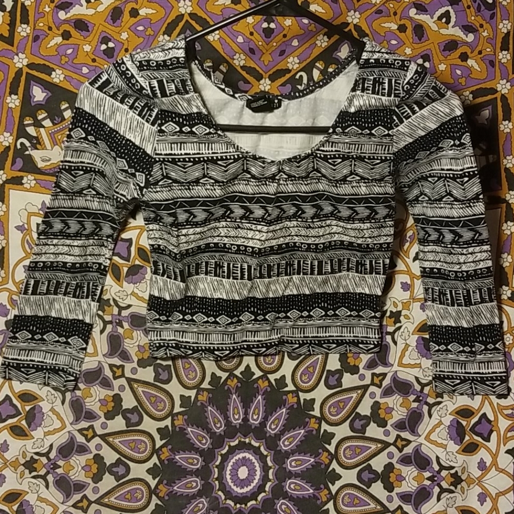 Geo Print Three-Quarter Length Sleeve Crop Top